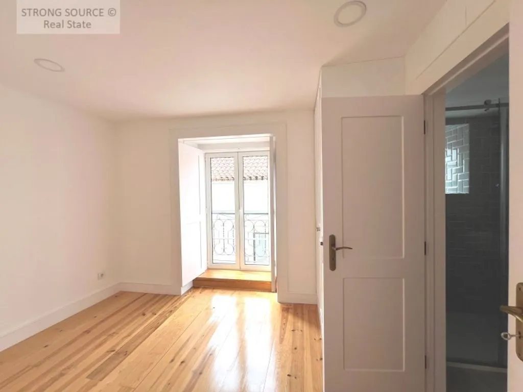 Toad - Luxury Apartments with River View in Graca, Lisbon