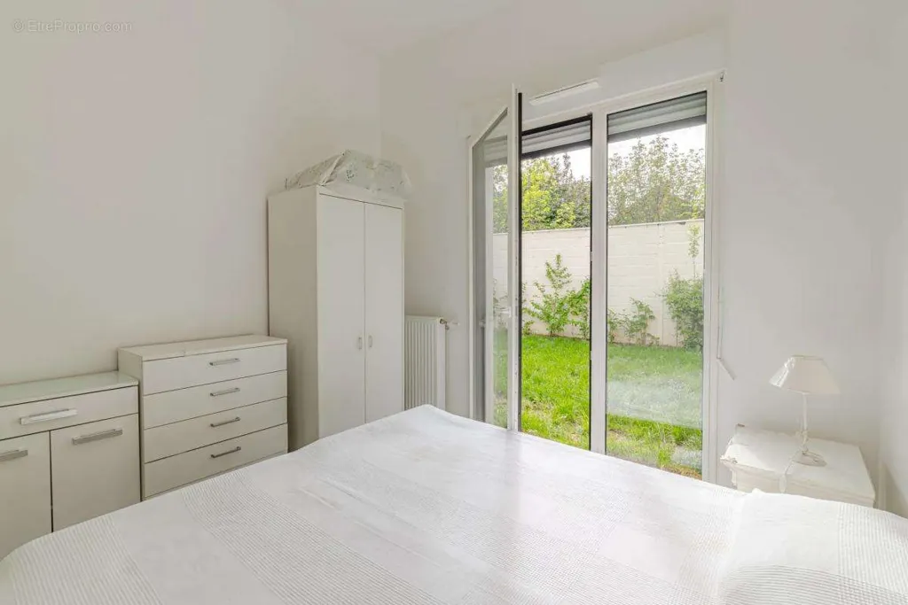 Bedrooms - Modern Apartment with Garden in Orly