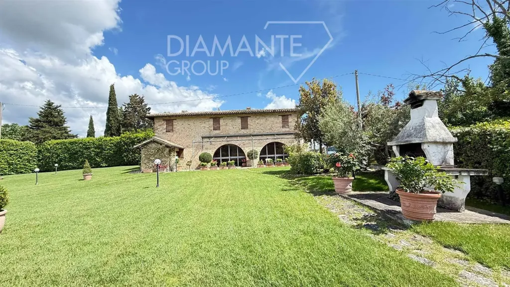 Aed - Rustic Farmhouse with Vineyard in Montefalco