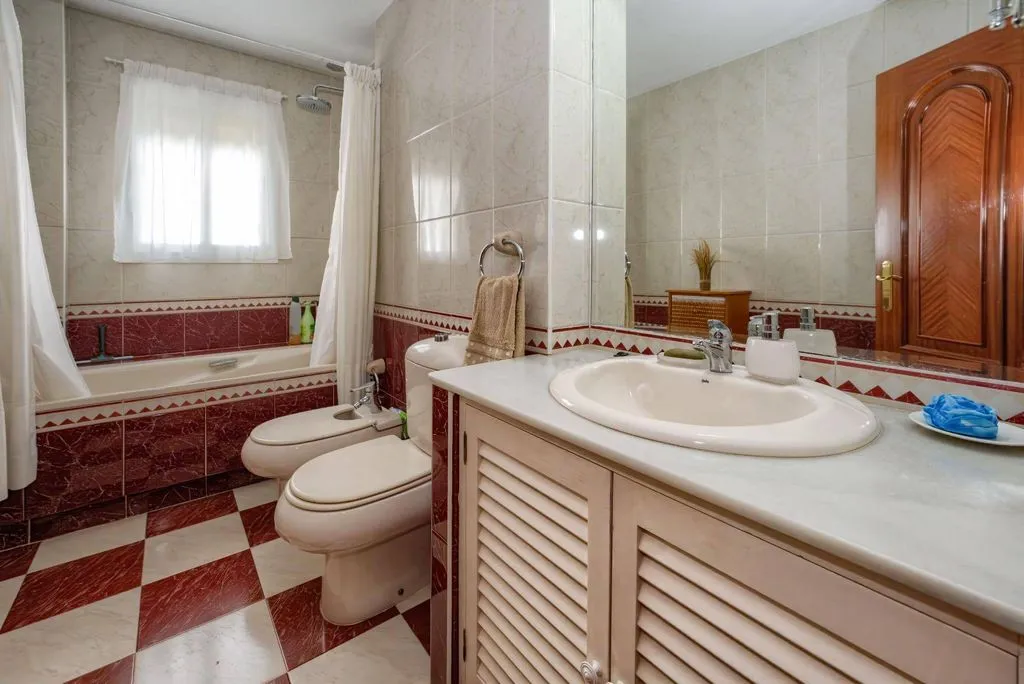 Bagni - Luxury Villa with Pool in Tomares