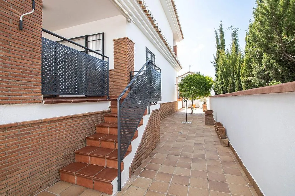 Toad - Chalet with Pool and Terrace in Nívar