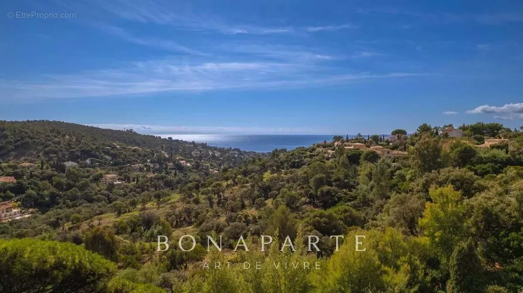 Aed - Viabilised Plot with Sea View in Les Issambres