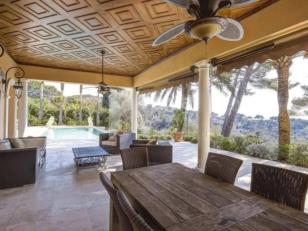Terrasse - Villa Luxueuse avec Piscine à Mougins