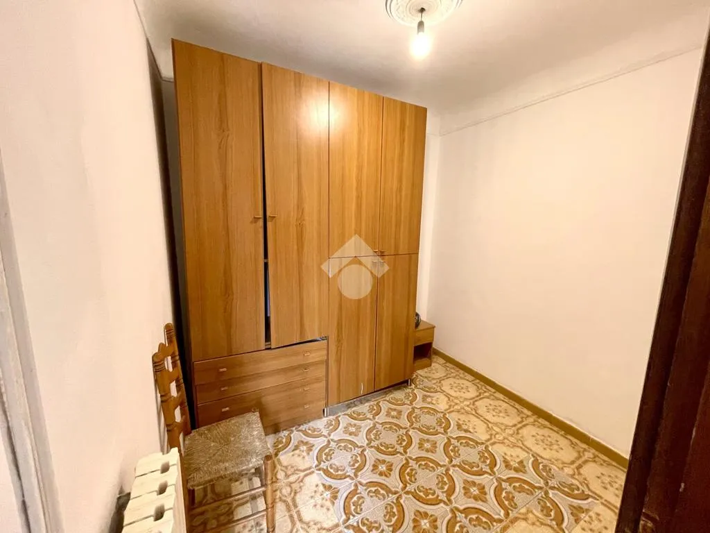 Esik - 4-Room Apartment with Balcony in Oneglia