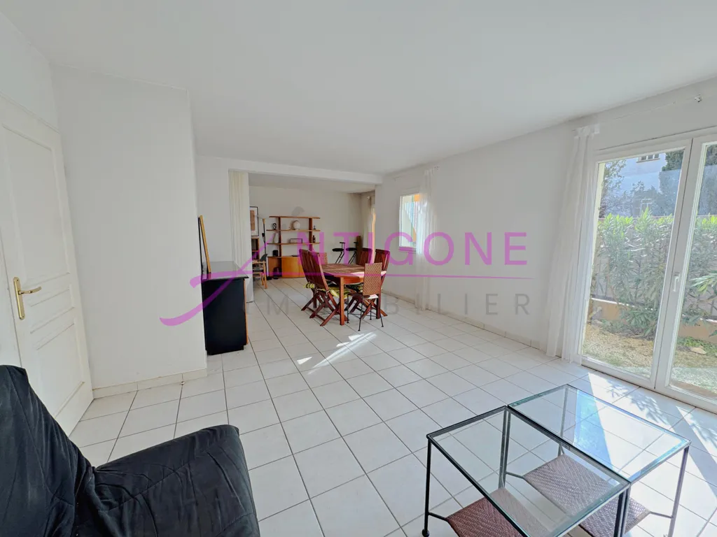 Living Room - T3 Apartment with Terrace in Sanary Centre
