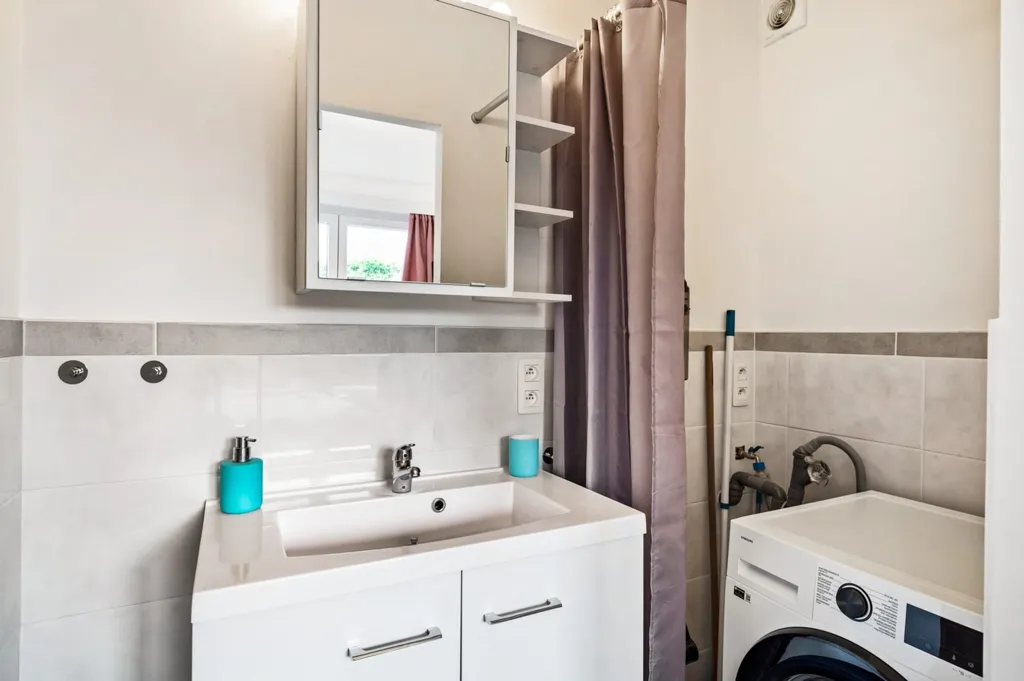 Bathrooms - Ready-to-Move Apartment with Garage in Kapellen