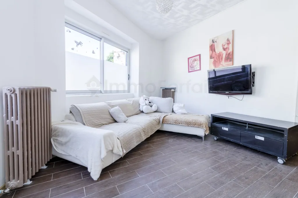 Living Room - Apartment with Private Courtyard in Vitry-sur-Seine