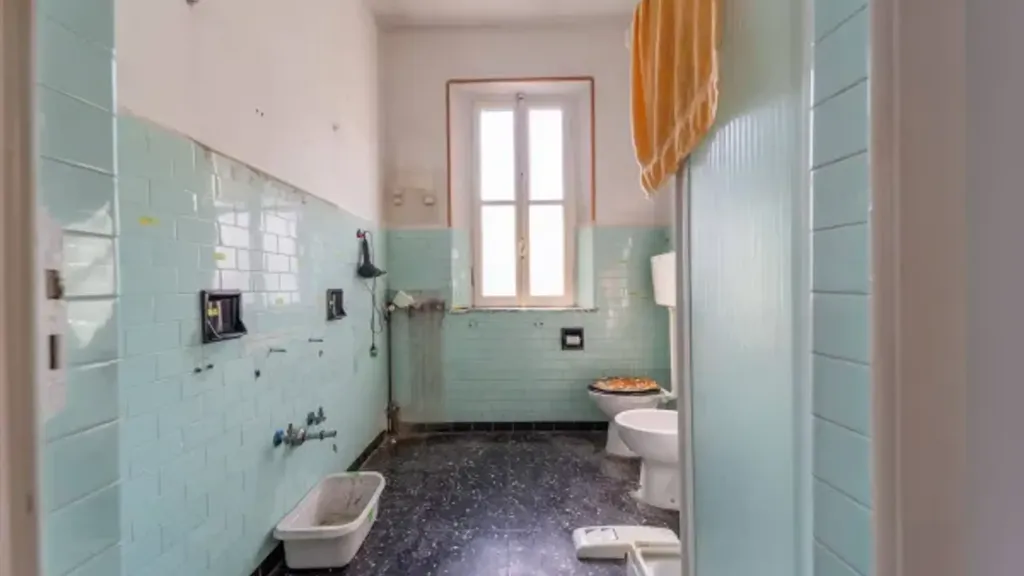 Salles de bain - Terraced House with Potential for B&B in Parma