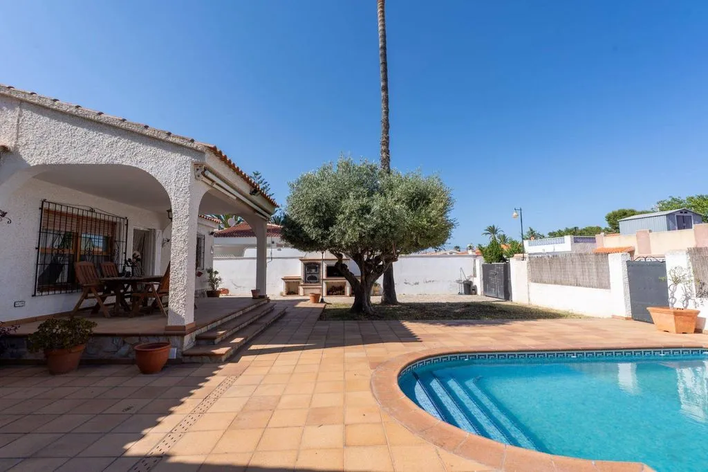 Piscine - Detached House with Pool in Torrevieja
