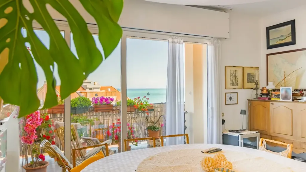 Salle à manger - Penthouse with Sea View in Ceriale