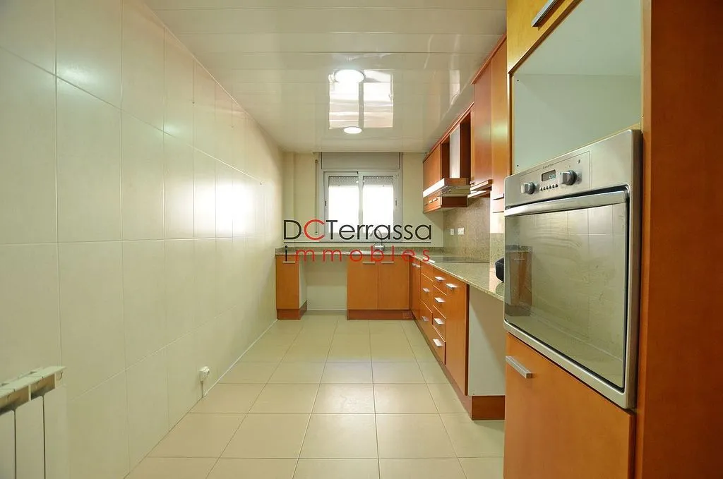 Kitchen - Apartment with Balcony in Vallparadís, Terrassa