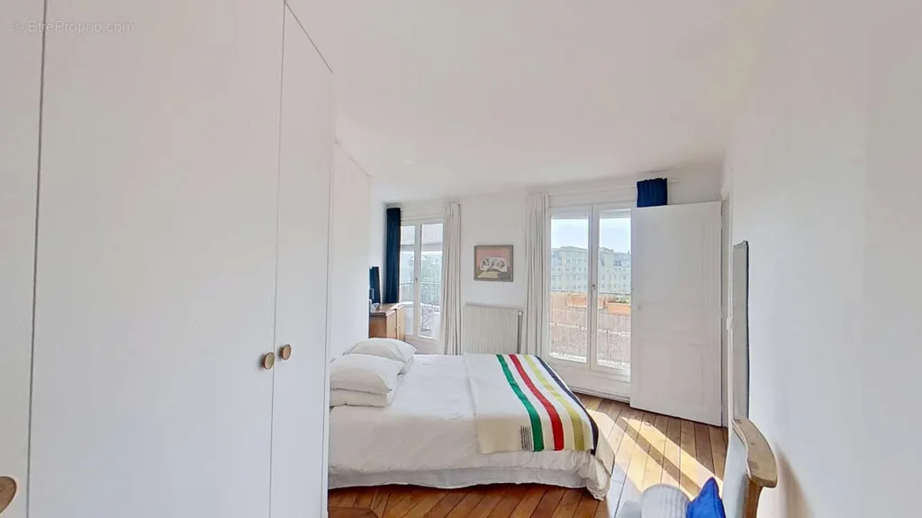 2-toaline korter asukohas Paris-10e