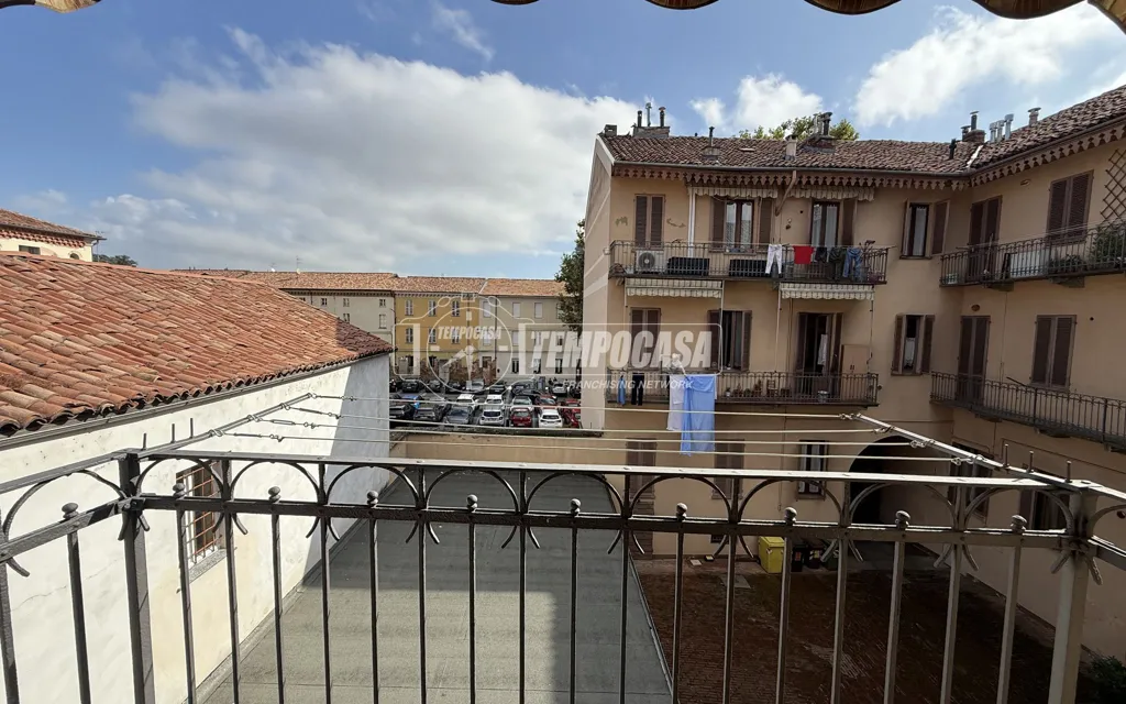 Balcone - Apartment with Balcony in Central Asti