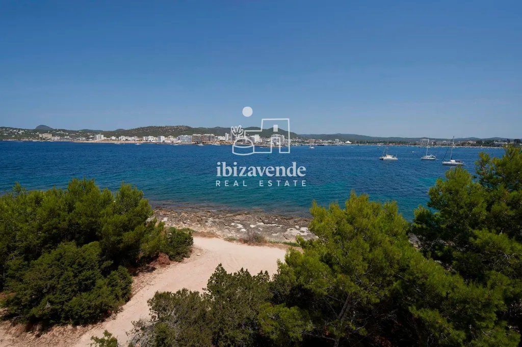Spacious Ground Floor Flat with Sea View in Cala Bou