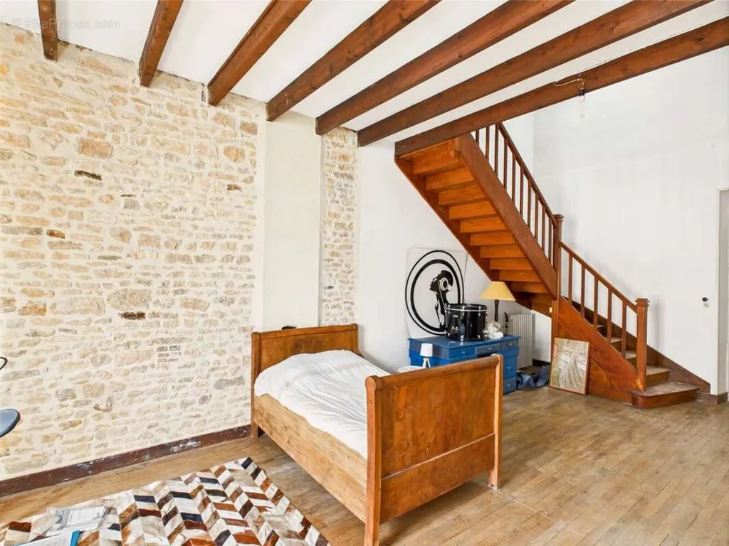 Magamistoad - Detached Townhouse with Pool in Ruffec