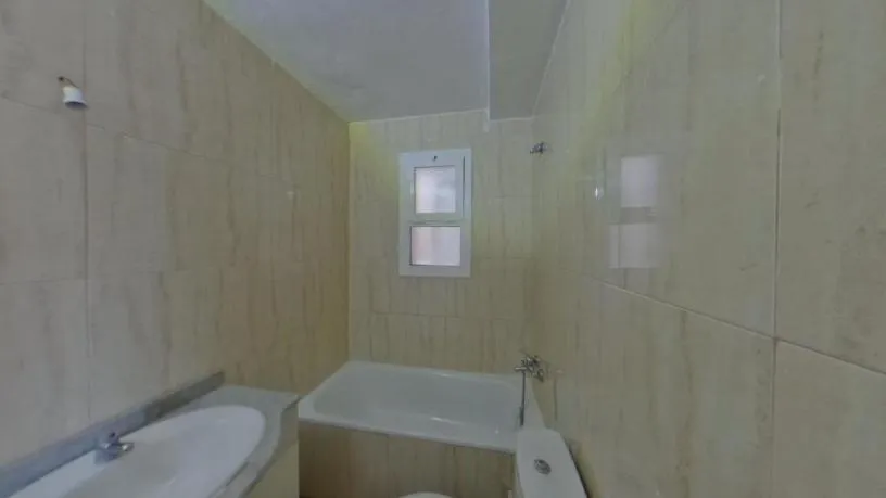 Salles de bain - Family-Size Flat with Central Location in Tarragona