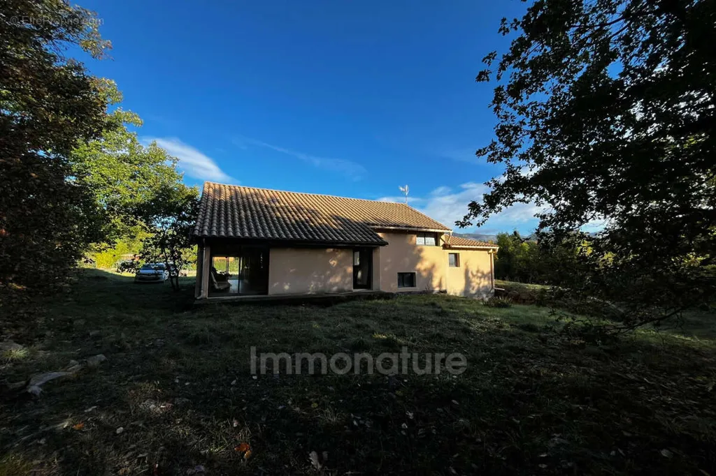Esterno - Villa with Garden in Laroque