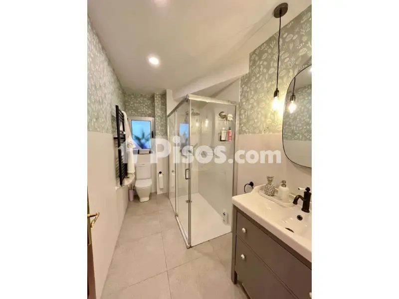 Bathrooms - Modern Flat with Balcony in León