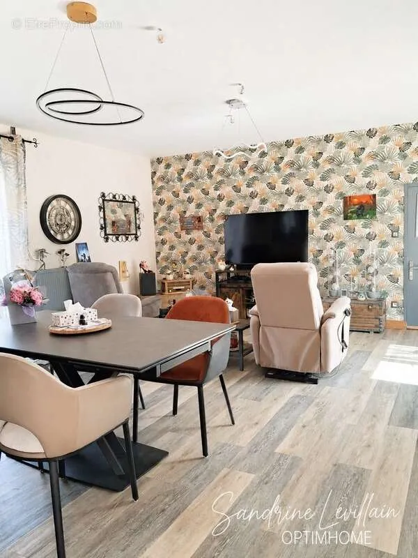 Söögituba - Spacious Detached House with Garden in Beaumont-le-Roger