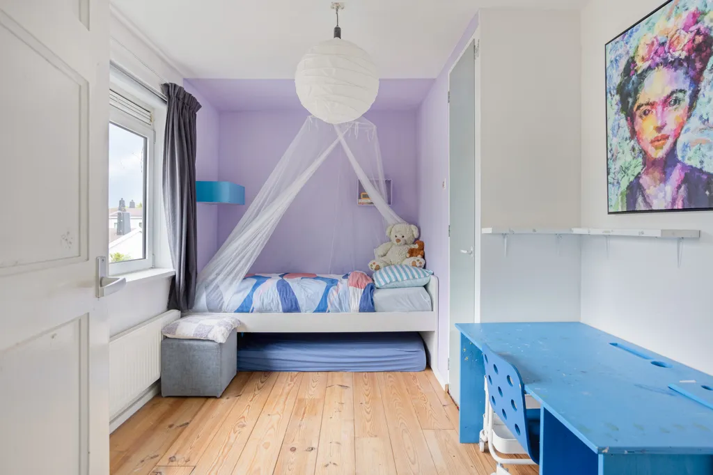 3 magamistoaga maja asukohas Amsterdam