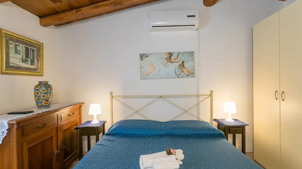 2-room house in IT