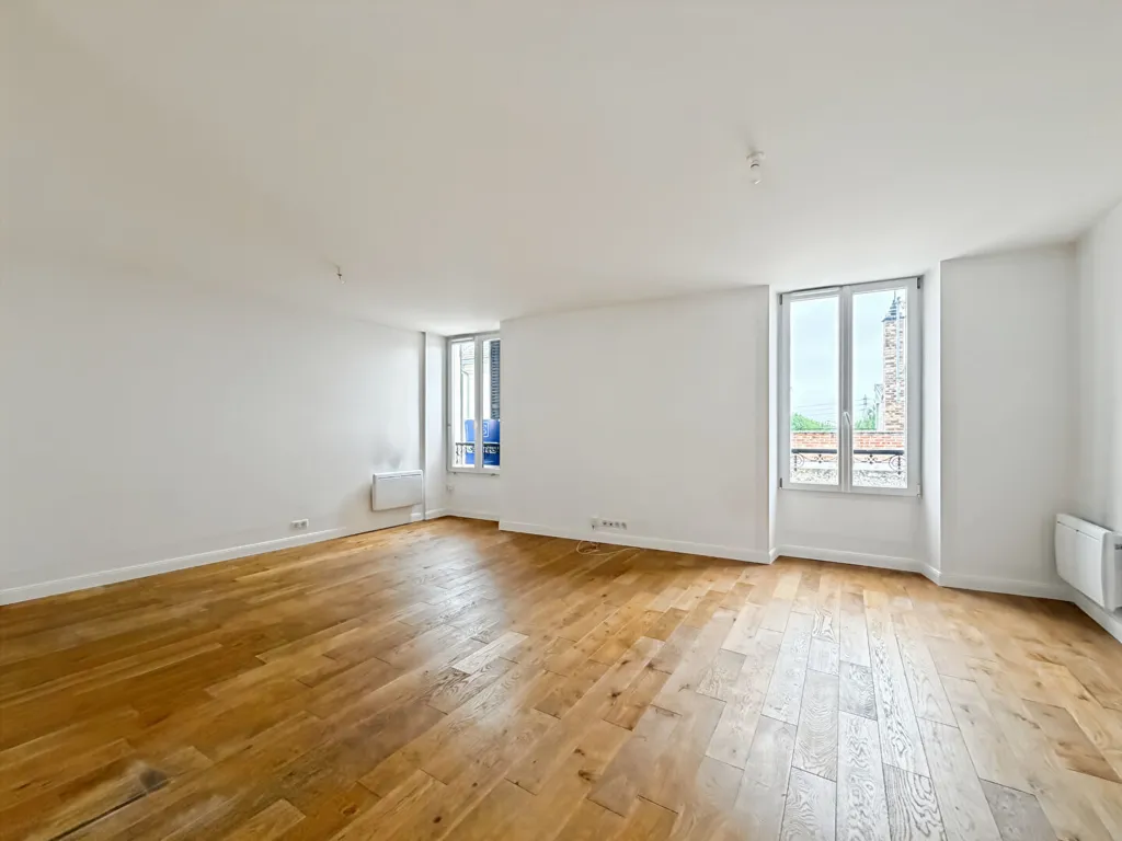 Toad - Fully Renovated Triplex in Palaiseau Centre