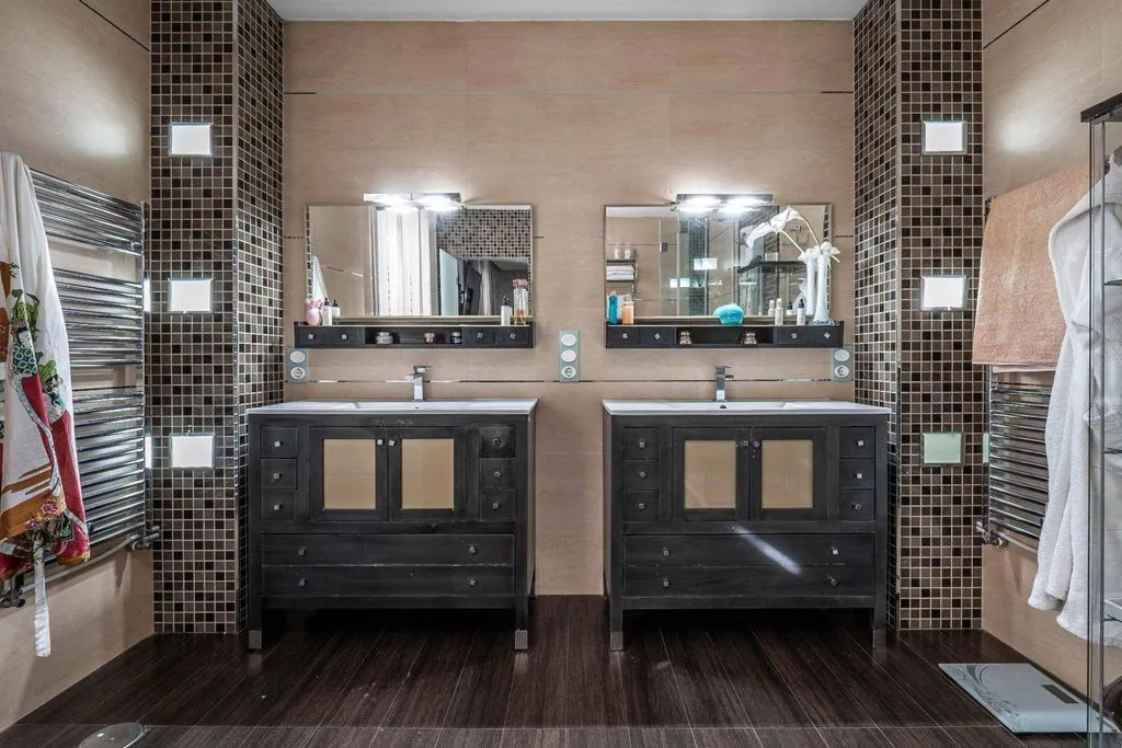 Bathrooms - Historic Palatial House with Pool in Ogíjares