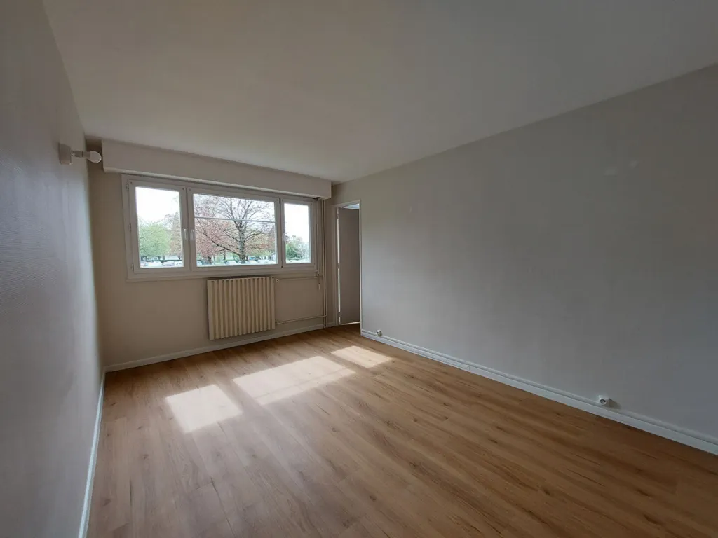 Pièces - Appartement Rénové 2 Pièces à Mont Saint Aignan