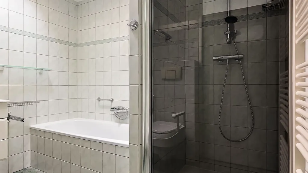 Vannitoad - Playfully Designed Corner Home with Patio in Leiderdorp