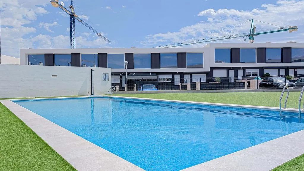 Piscina - Corner Semi-detached House with Pool in Gran Alacant