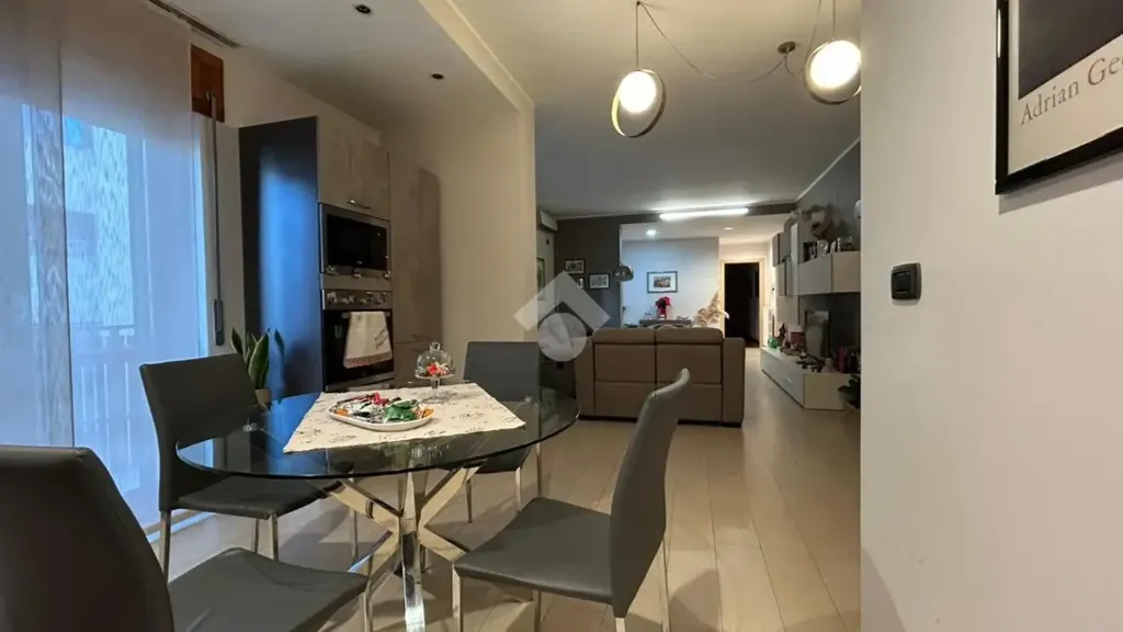 Sala da pranzo - South-Facing Apartment with Balcony in Cosenza