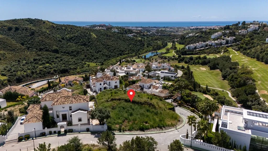 Vista aerea - Panoramic Sea View Plot in Benahavís