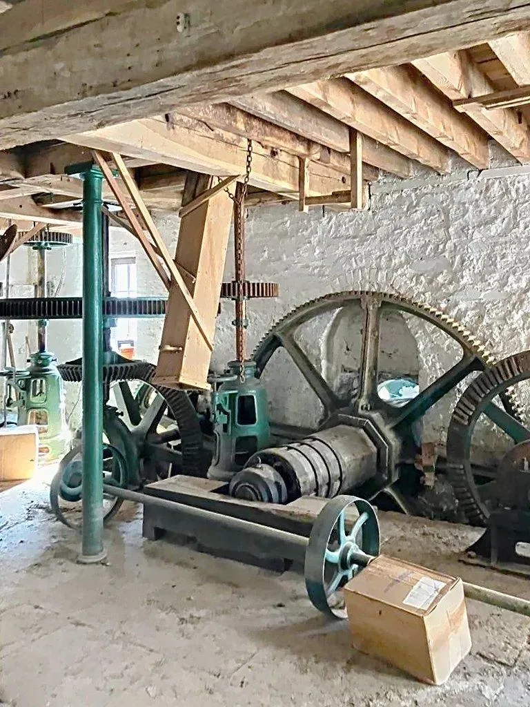 Buanderie - Moulin Historique avec Machinerie à Huccorgne