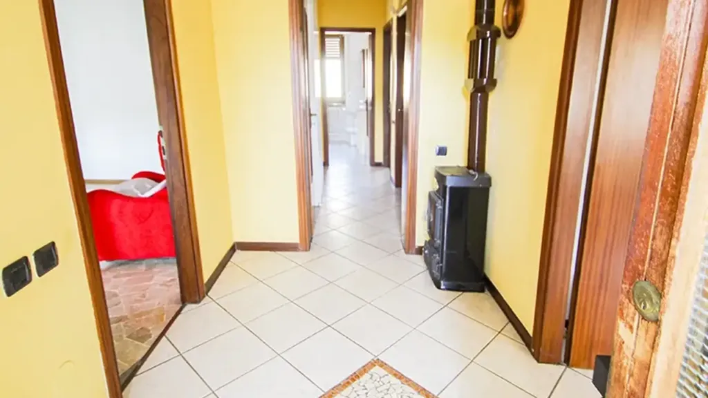 Entrée - Triplex with Balconies in Castiglione Olona