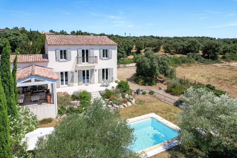 Bastide House with Views in Uzès