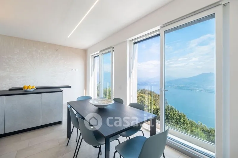 Söögituba - Modern Villa with Lake View in Pollino