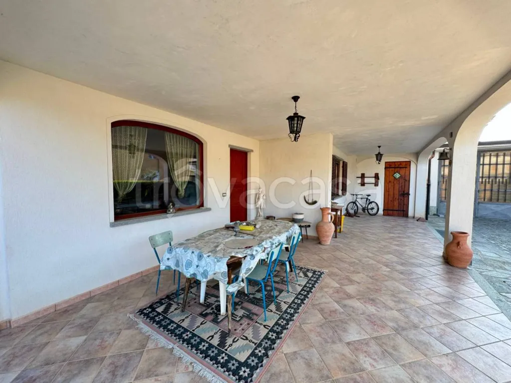 Terrass - Villa with Potential for Two Apartments in Boves