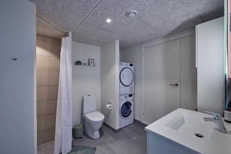Salles de bain - Modern Flat with Balcony in Kolding