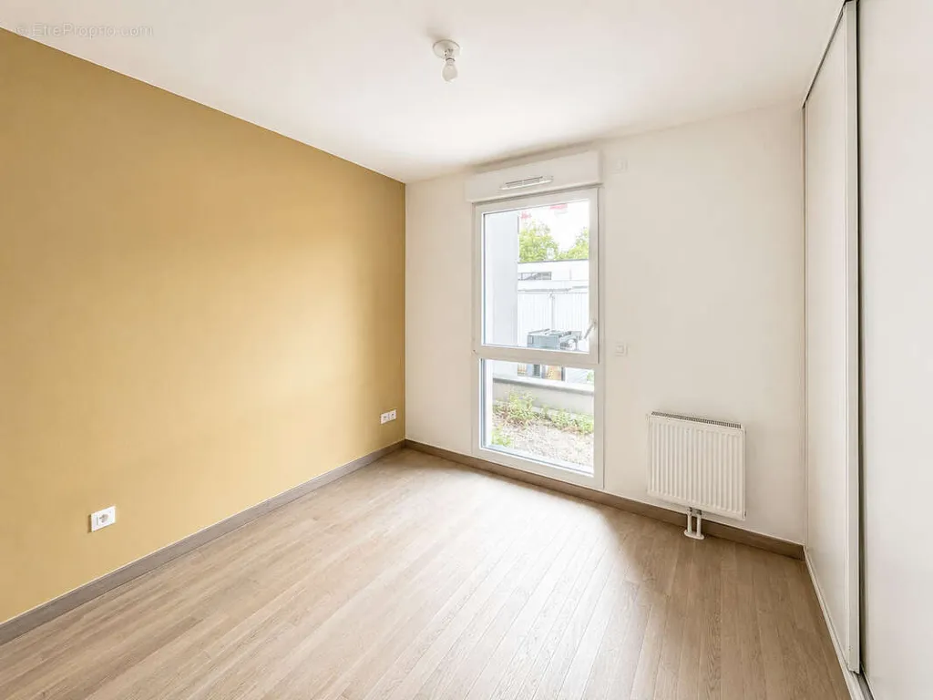 Pièces - Appartement Moderne avec Balcon dans Résidence Récente