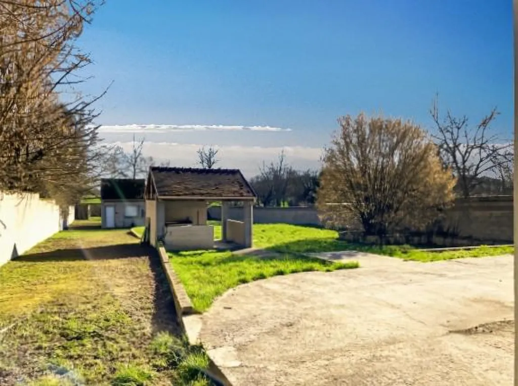Jardin - Pavillon Entièrement Meublé avec Jardin à Bransles