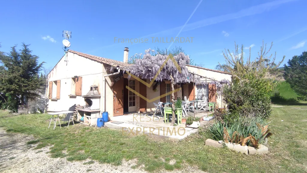 Extérieur - Maison de Plain Pied avec Dépendances en Campagne à Cheval-Blanc