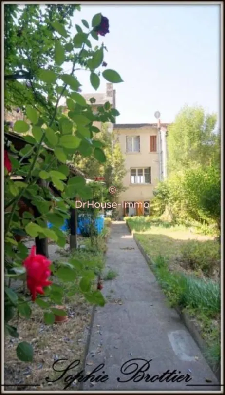 Garden - Charming Three-Bedroom House in Poitiers