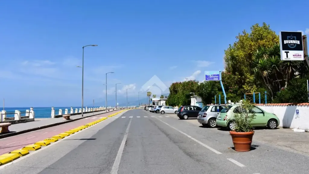 Seafront Apartment with Balcony in Paola