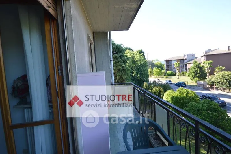 Rõdu - Modern Trilocale with Balcony in Pavia