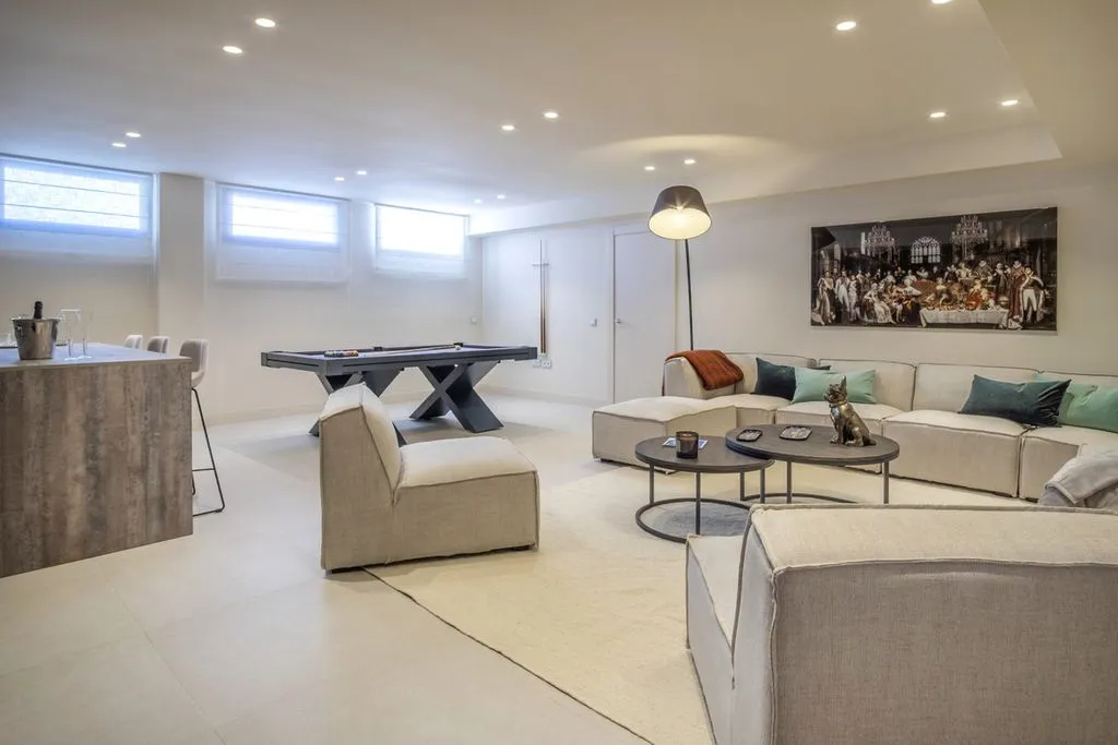 Elutuba - Beachfront Villa with Pool in Estepona