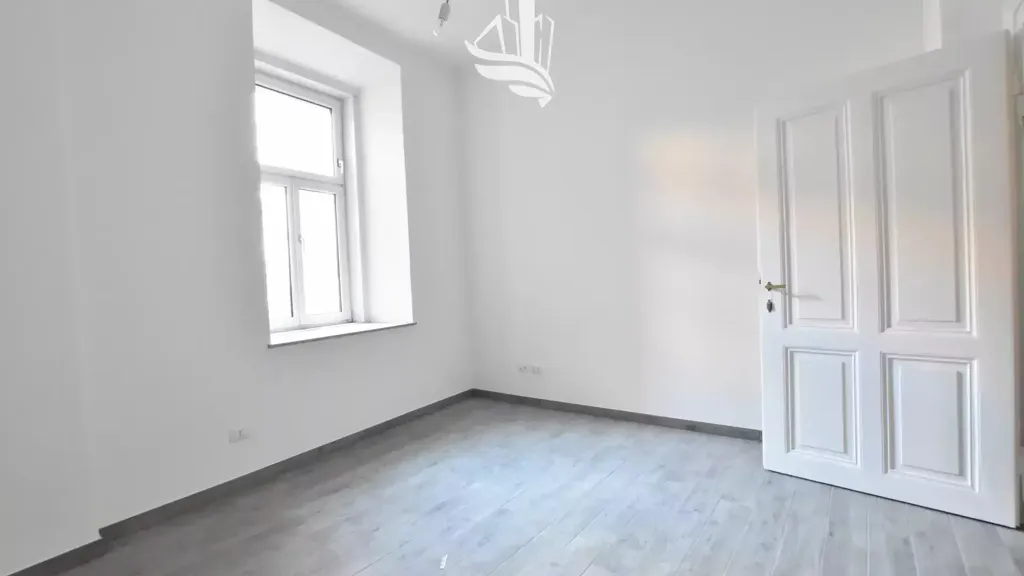 Toad - Versatile Apartment with Balcony in Bolzano
