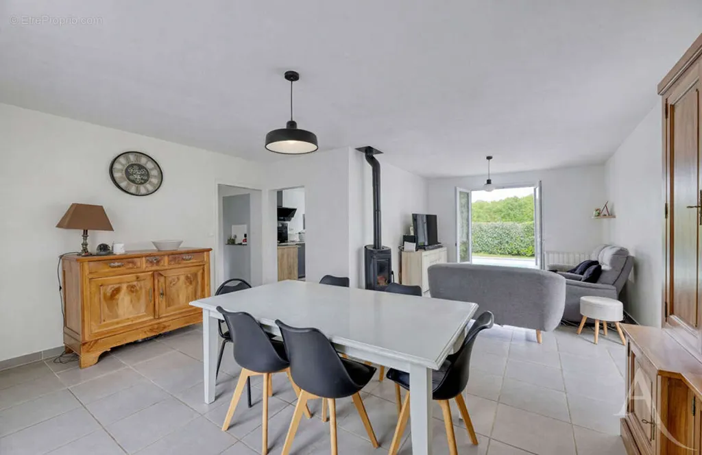 Salle à manger - Maison avec Piscine et Jardin à Cugand