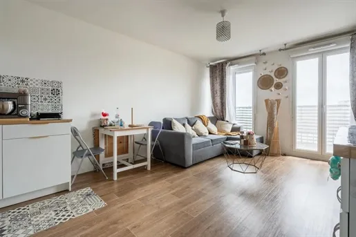 Elutuba - 2-Bed Apartment with Garden View in Le Blanc-Mesnil