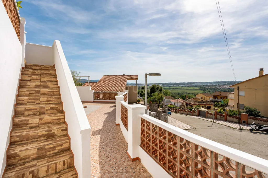Terrace - Independent House with Montserrat Views in Abrera
