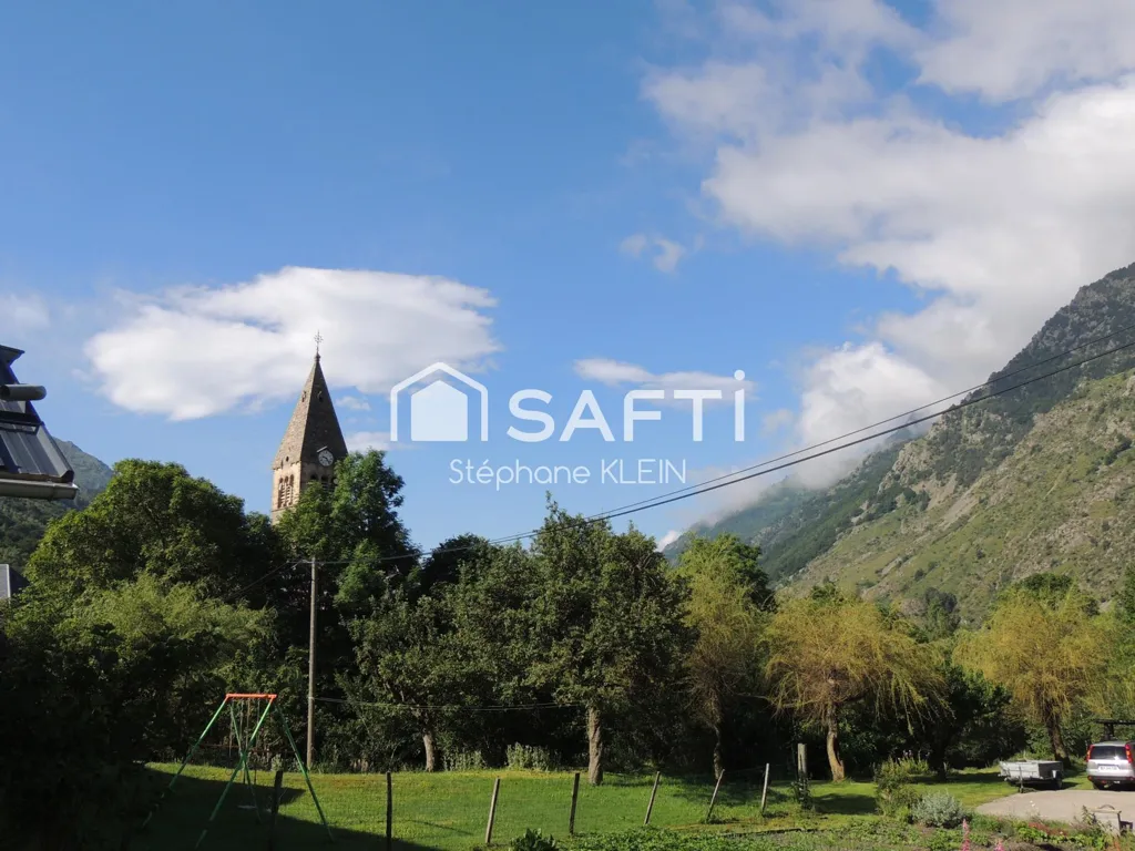 House between Mountain and Countryside in Lavaldens